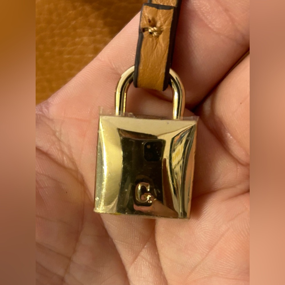 G.I.L.I. Genuine Leather Hobo w/ Gold Hardware - Picture 7 of 13